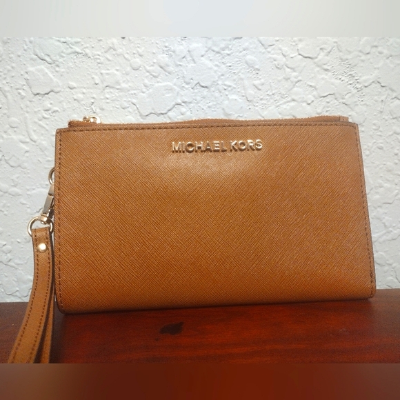 Michael Kors Tan Double Zip Wristlet Luggage - Picture 1 of 9
